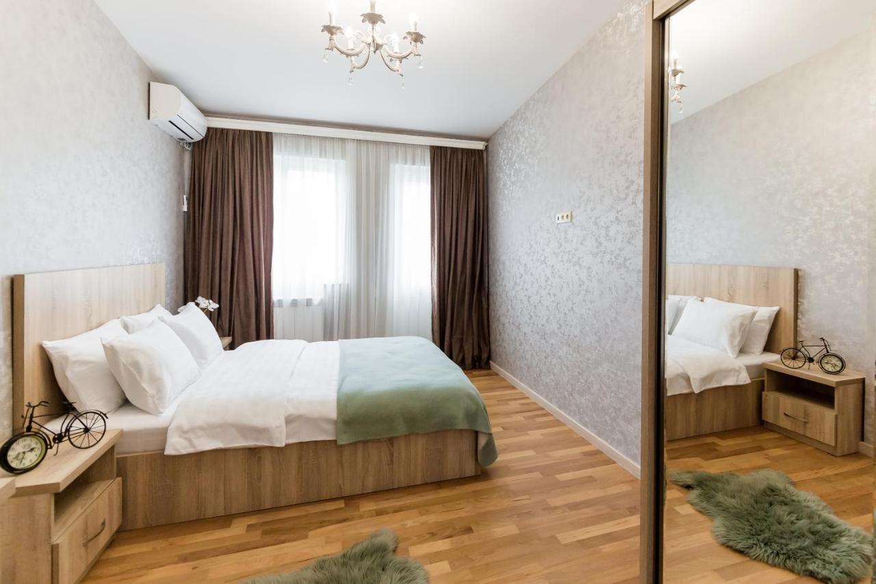 Dat Exx Apartments On Liberty Square Tbilisi Esterno foto