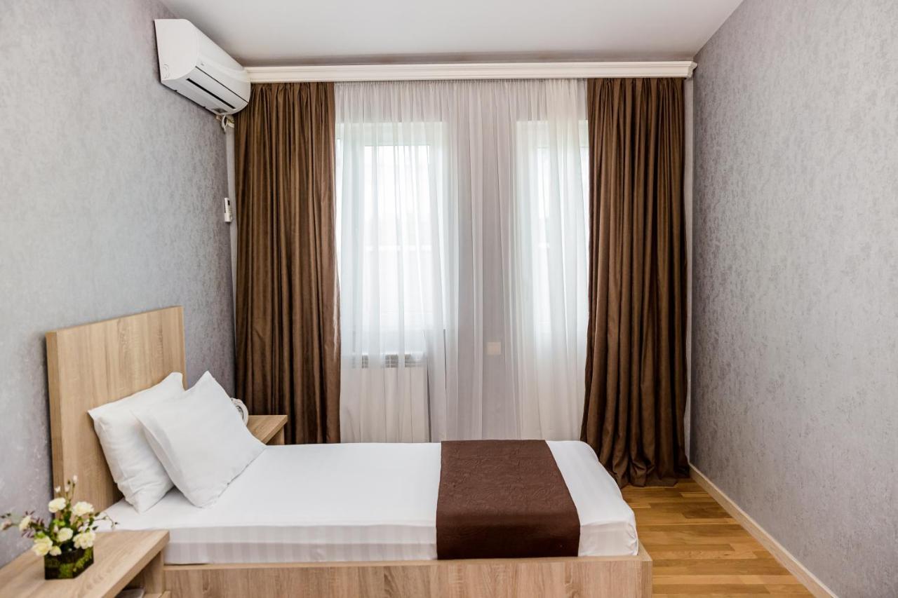 Dat Exx Apartments On Liberty Square Tbilisi Esterno foto